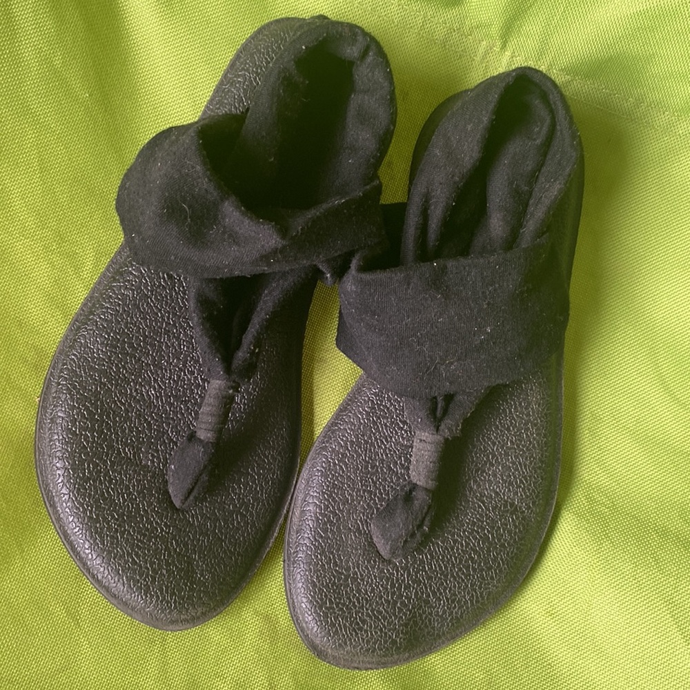 Girls sanuks - Picture 2 of 4